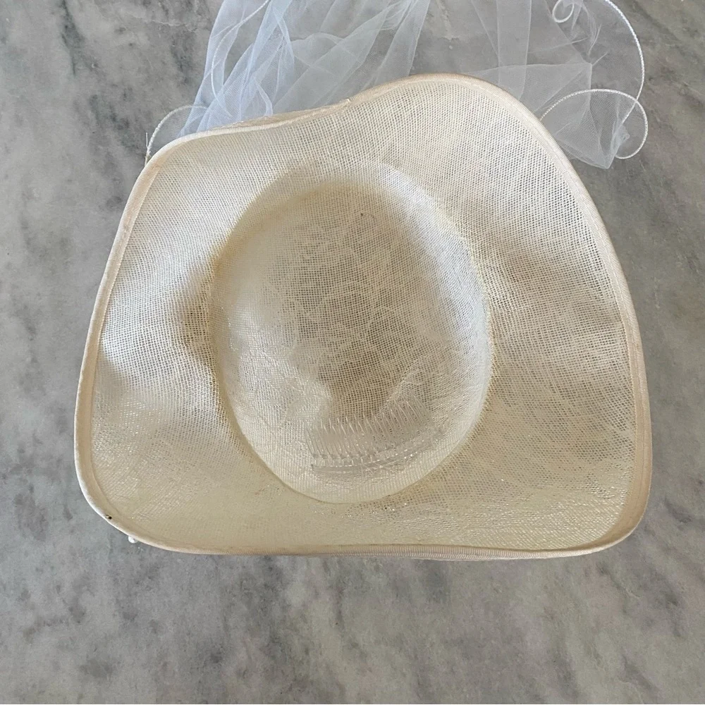 Vintage Wedding Veil Hat  Bride Lace Tulle Vail Cream pearls Roses